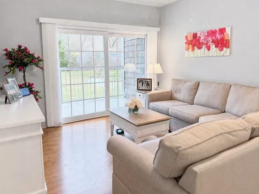 Property Slideshow image 2 of 12 | 7 augustus ct 1013, Reading, MA, 01867