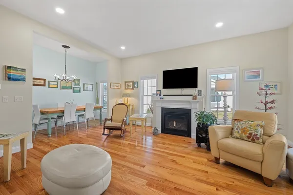 Property Slideshow image 2 of 30 | 53 tea party cir 53, Holden, MA, 01520