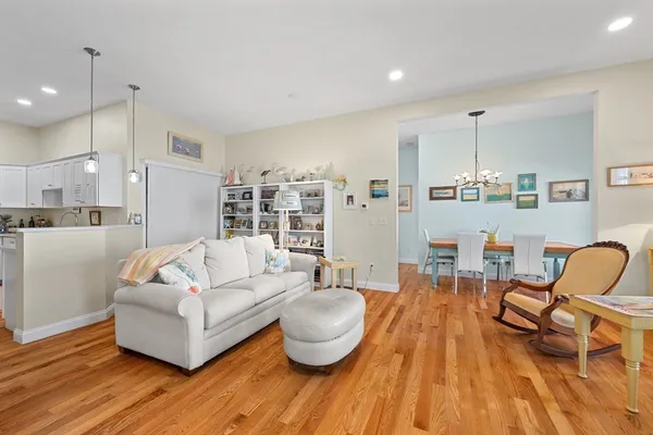 Property Slideshow image 3 of 30 | 53 tea party cir 53, Holden, MA, 01520