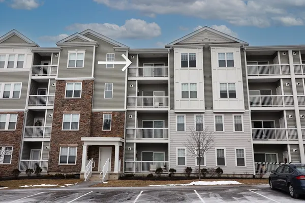 Property Slideshow image 2 of 29 | 250-402 martin's lndg 402, North Reading, MA, 01864