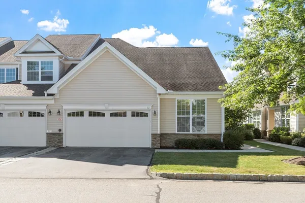 Property Slideshow image 2 of 41 | 13 wilshire way 13, Marlborough, MA, 01752