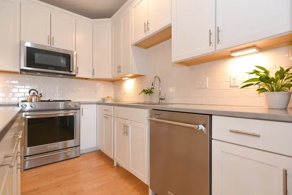 Property Slideshow image 2 of 39 | 6 overlook dr 403, Andover, MA, 01810