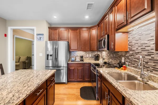 Property Slideshow image 2 of 28 | 220 martins lndg 403, North Reading, MA, 01864
