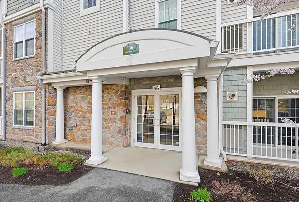 Property Slideshow image 2 of 35 | 36 augustus ct 2012, Reading, MA, 01867