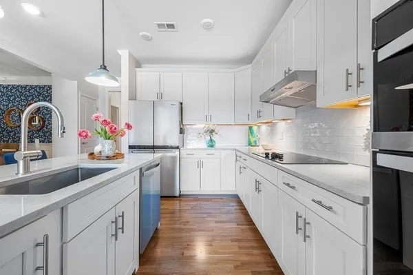 Property Slideshow image 2 of 42 | 6 peters farm way 411, Westborough, MA, 01581