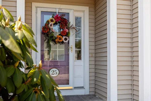 Property Slideshow image 3 of 38 | 25 arbor hls 25, Kingston, MA, 02364