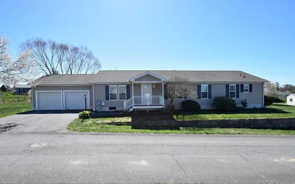 Property Slideshow image 3 of 42 | 2006 green st, Middleboro, MA, 02346