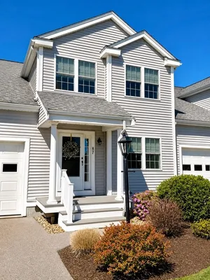 Property Slideshow image 3 of 29 | 877 auburnville way h7, Whitman, MA, 02382