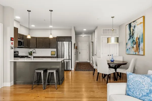 Property Slideshow image 3 of 22 | 2 mariners way 310, Plymouth, MA, 02360