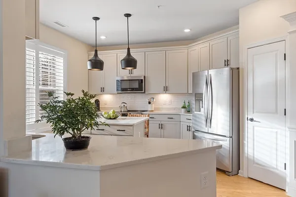 Property Slideshow image 2 of 32 | 2 francis dr 101, Andover, MA, 01810