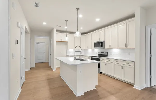 Property Slideshow image 2 of 42 | 5 peters farm way 308, Westborough, MA, 01581