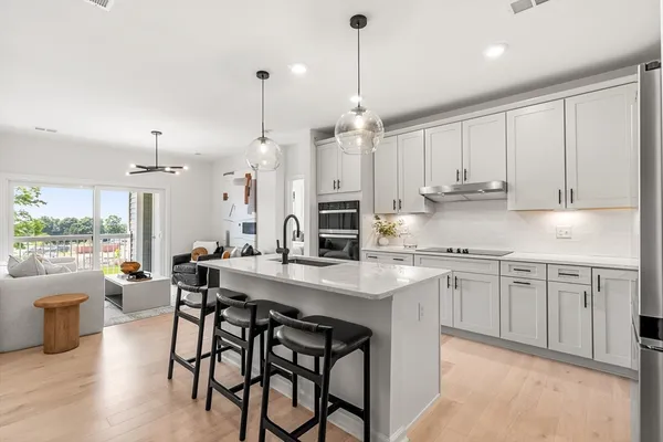 Property Slideshow image 3 of 42 | 5 peters farm way 308, Westborough, MA, 01581
