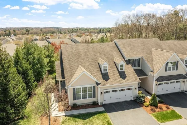 Property Slideshow image 2 of 32 | 2 hopkins cir 2, Methuen, MA, 01844