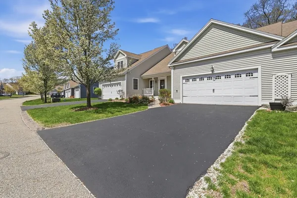 Property Slideshow image 2 of 39 | 6 ashton ln 6, Millbury, MA, 01527