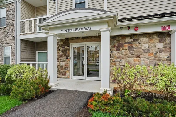 Property Slideshow image 3 of 42 | 11 peters farm way 409, Westborough, MA, 01581