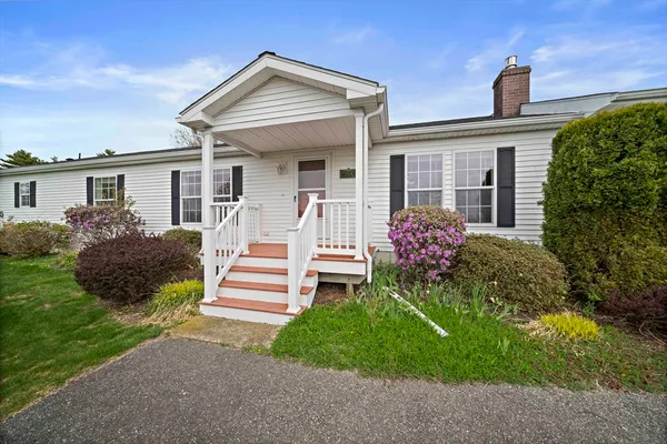 Property Slideshow image 3 of 42 | 6802 oak point dr, Middleboro, MA, 02346