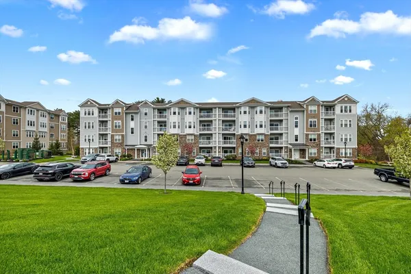 Property Slideshow image 2 of 36 | 4 francis dr 311, Andover, MA, 01810