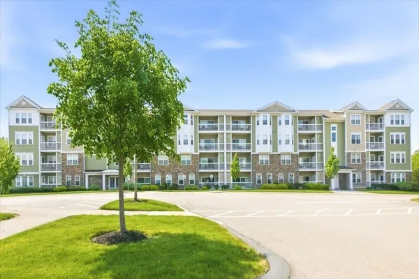 Property Slideshow image 3 of 36 | 2301 pennington dr 2301, Walpole, MA, 02081