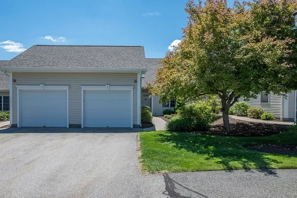 Property Slideshow image 2 of 34 | 7 blossom tree dr 7, Shrewsbury, MA, 01545