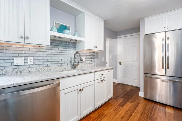 Property Slideshow image 3 of 19 | 21 rolling green ln 140, Mashpee, MA, 02649