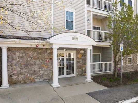 Property Slideshow image 2 of 27 | 57 augustus ct 4006, Reading, MA, 01867