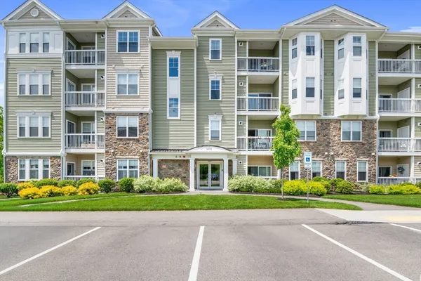 Property Slideshow image 3 of 29 | 2305 pennington dr 305, Walpole, MA, 02081