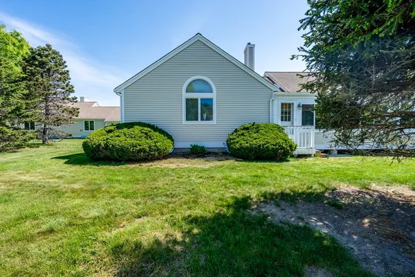 Property Slideshow image 3 of 33 | 7 masters ct 464, Mashpee, MA, 02649