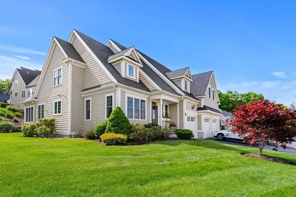 Property Slideshow image 2 of 42 | 5 hamilton cir 5, Shrewsbury, MA, 01545