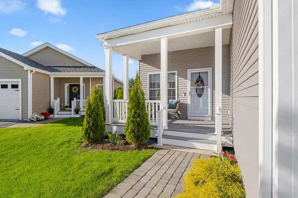 Property Slideshow image 3 of 35 | 4 king philip trl 601, Holden, MA, 01520
