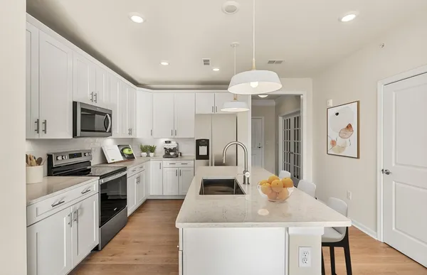 Property Slideshow image 2 of 26 | 5 peters farm way 405, Westborough, MA, 01581
