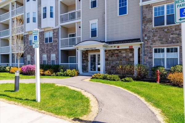 Property Slideshow image 2 of 42 | 11 peters farm way 310, Westborough, MA, 01581