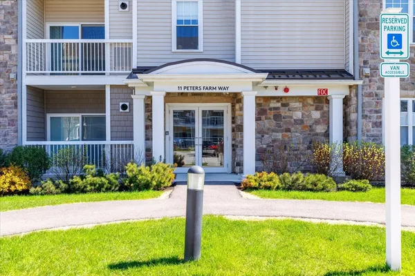 Property Slideshow image 3 of 42 | 11 peters farm way 310, Westborough, MA, 01581