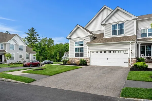 Property Slideshow image 3 of 37 | 38 phoebe st 102, Methuen, MA, 01844