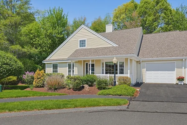 Property Slideshow image 2 of 40 | 6 ashley way 6, Westborough, MA, 01581
