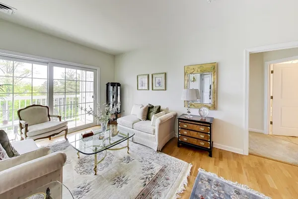 Property Slideshow image 3 of 20 | 62 abigail way 4006, Reading, MA, 01867