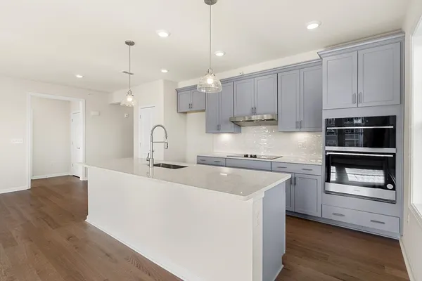 Property Slideshow image 3 of 32 | 5 peters farm way 7106, Westborough, MA, 01581