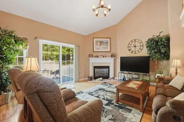 Property Slideshow image 3 of 33 | 877 auburnville way k6, Whitman, MA, 02382
