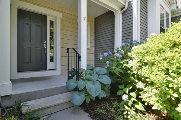 Property Slideshow image 2 of 42 | 204 sand trap ct 204, Northbridge, MA, 01534