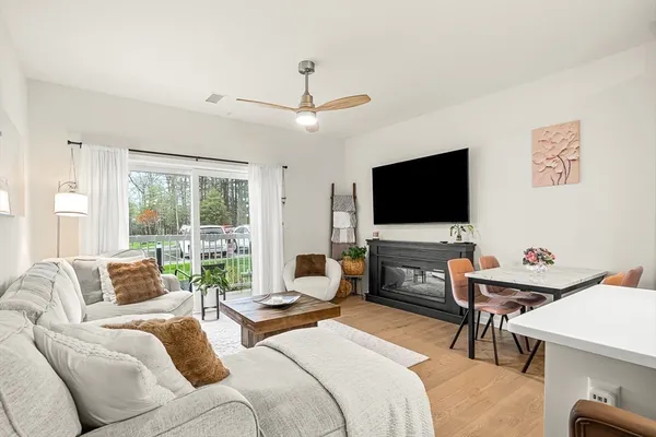 Property Slideshow image 2 of 19 | 300 martins lndg 103, North Reading, MA, 01864