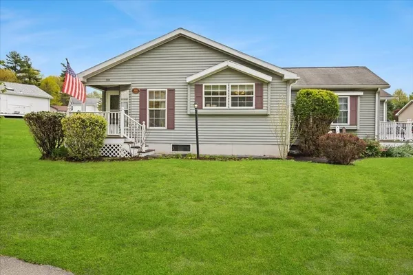 Property Slideshow image 2 of 39 | 5604 oak point dr, Middleboro, MA, 02346