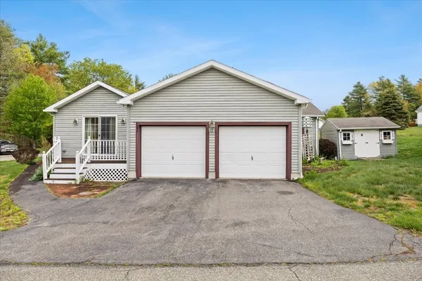 Property Slideshow image 3 of 39 | 5604 oak point dr, Middleboro, MA, 02346