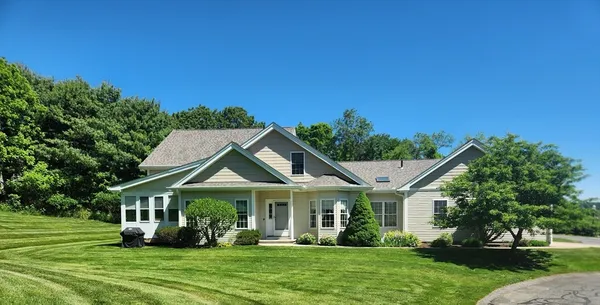 Property Slideshow image 3 of 34 | 4 apple seed dr 4, Shrewsbury, MA, 01545