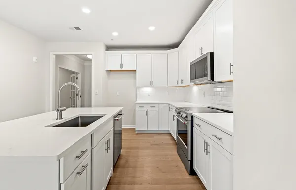 Property Slideshow image 2 of 27 | 5 peters farm way 7305, Westborough, MA, 01581