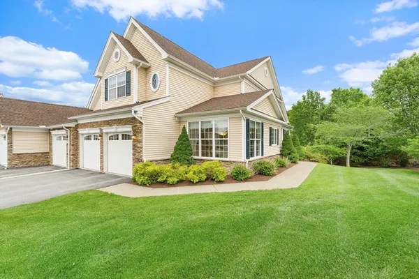 Property Slideshow image 3 of 40 | 1 avebury 31, Marlborough, MA, 01752