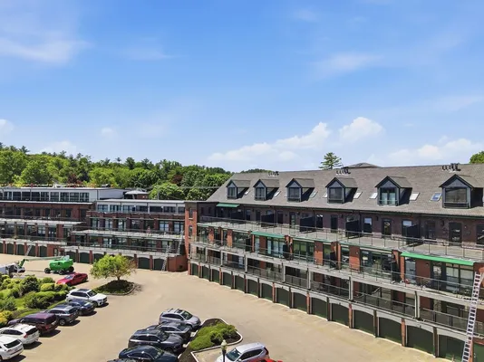Property Slideshow image 2 of 25 | 60 merrimac st 611, Amesbury, MA, 01913