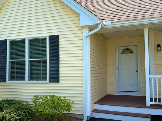 Property Slideshow image 2 of 27 | 8 beeston ln 8, Methuen, MA, 01844
