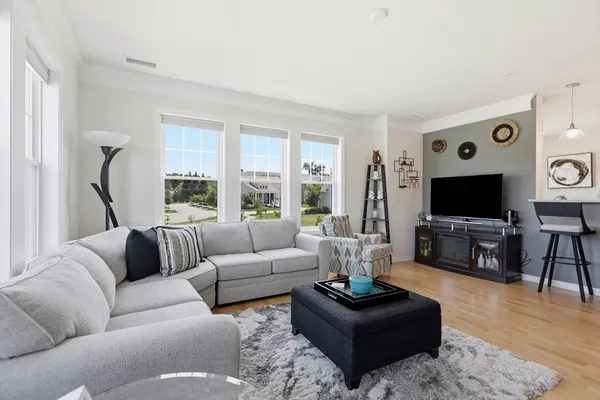 Property Slideshow image 3 of 37 | 6 overlook dr 204, Andover, MA, 01810
