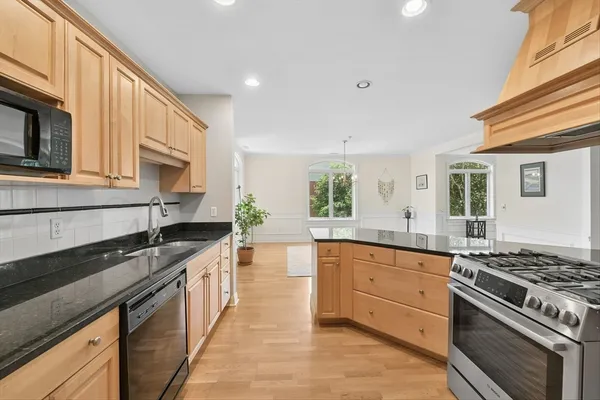 Property Slideshow image 2 of 32 | 10 northwood dr 301, Sudbury, MA, 01776