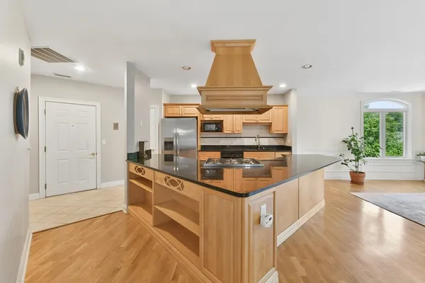 Property Slideshow image 3 of 32 | 10 northwood dr 301, Sudbury, MA, 01776