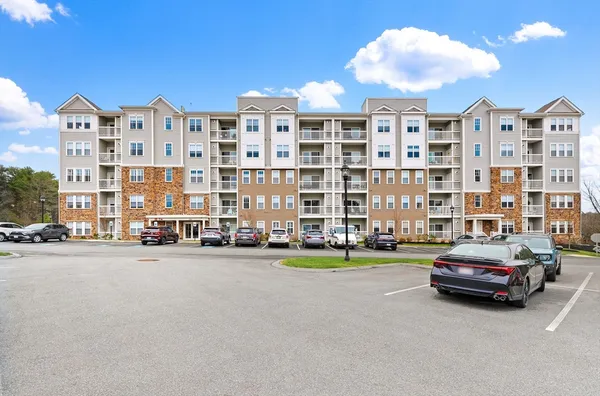 Property Slideshow image 2 of 34 | 280 martins lndg 104, North Reading, MA, 01864